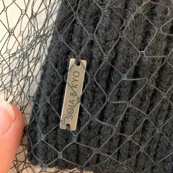 Valentina
Soia & Kyo Mesh Classic knit toque - Picture 2 of 5